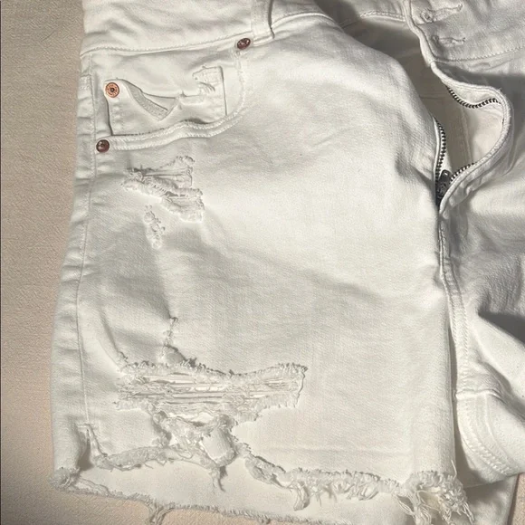 AE Size 18 White Distressed Women Shorts - Picture 3 of 5
